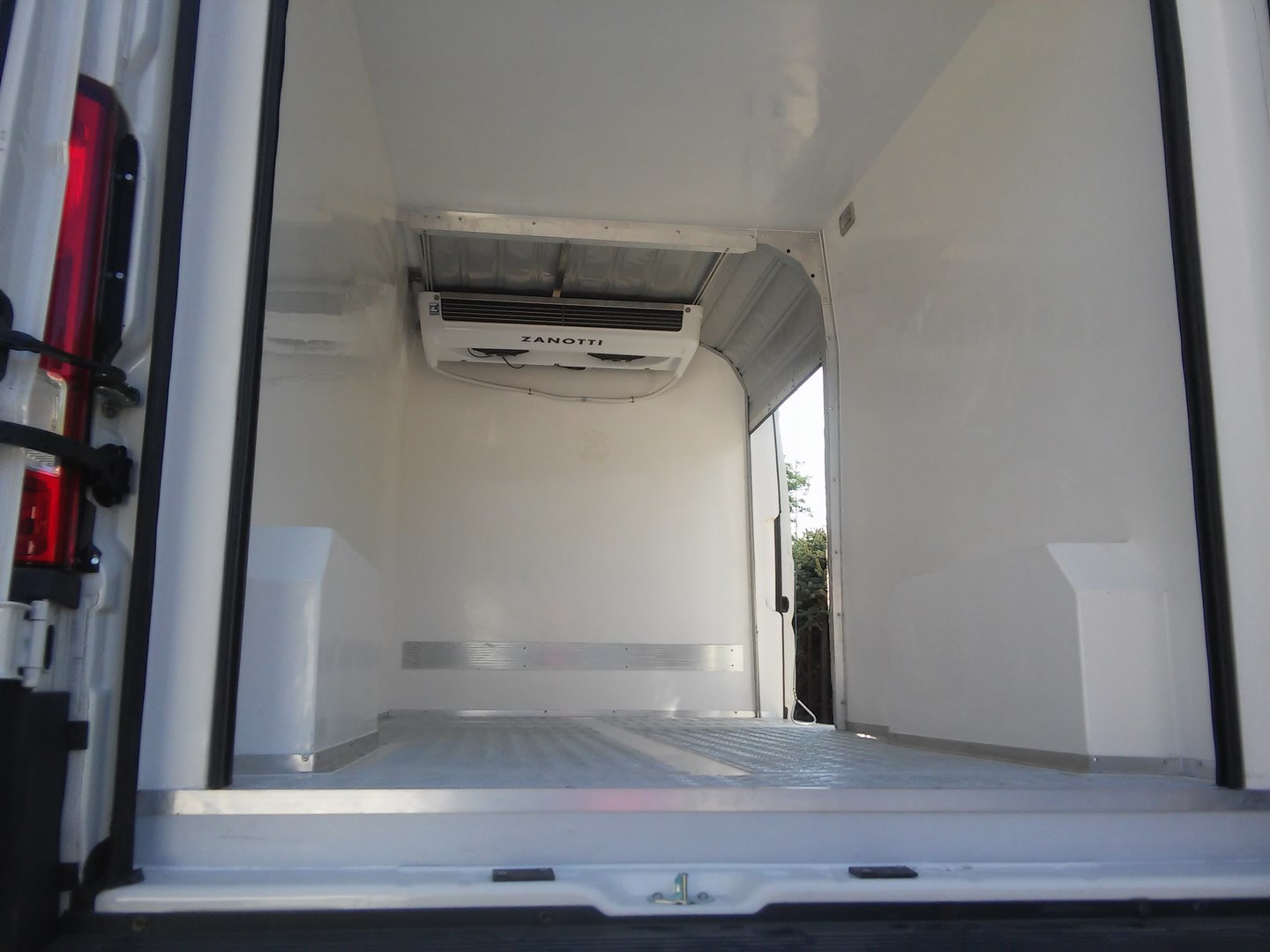 Izolacje samochodów dostawczych - Izolacja furgonów - Zabudowy izotermiczne